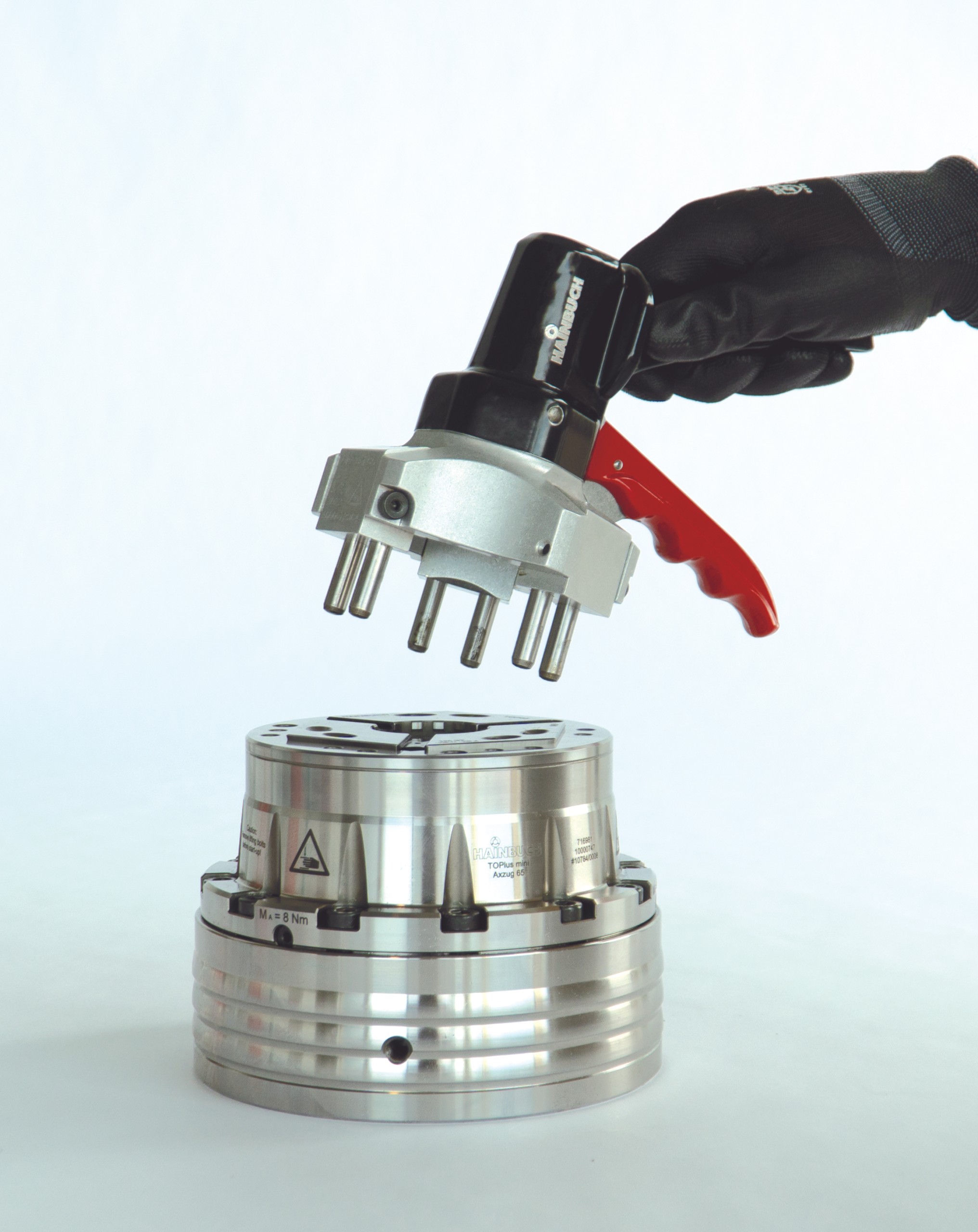 Dank Hainbuch ist nur noch eine Wechselvorrichtung pro Baugröße für einen sechseckigen runden Spannkopf nötig.