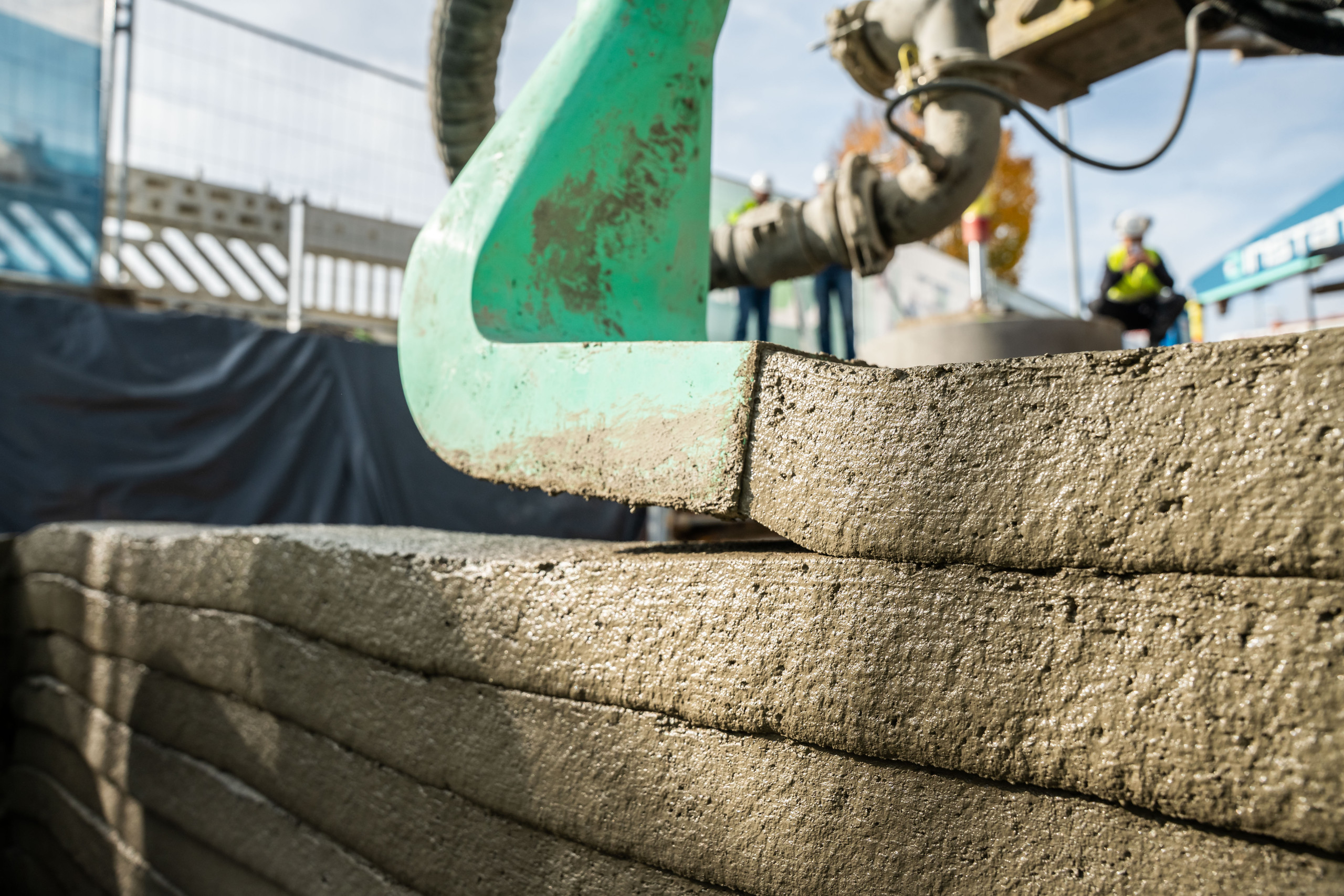 3D-Betondruck: Für den mobil 3D-gedruckten Keller in Weißenhorn kam ein spezieller Beton von Heidelberg Materials zum Einsatz.