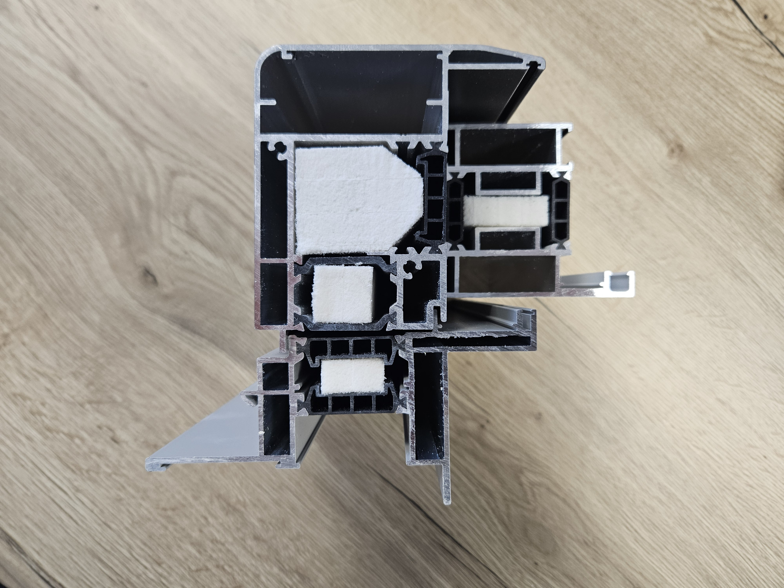 Fensterdämmung mit Aerogel in Aluminiumprofil