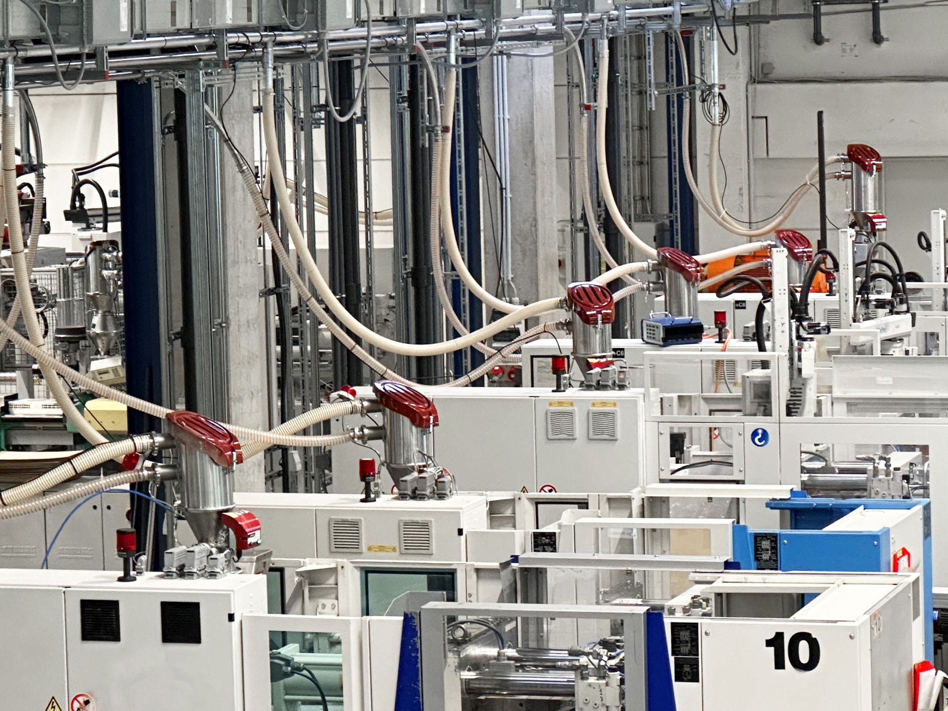 Blick in die Sprtizgießproduktion bei Elasto (Symbolbild)