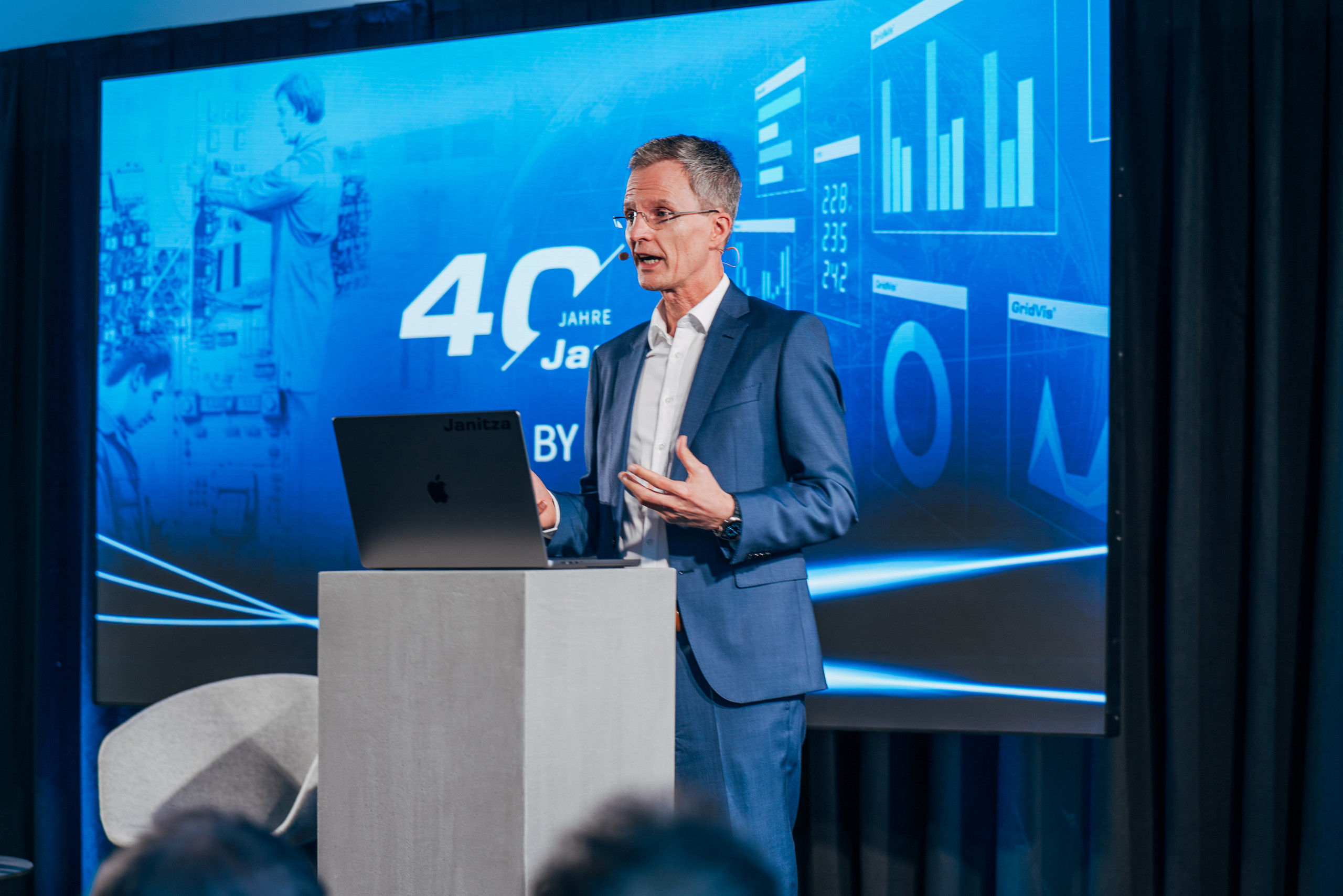 <p>Man sieht: Markus Janitza, Inhaber und Geschäftsführer der Janitza Electronics GmbH.<p>