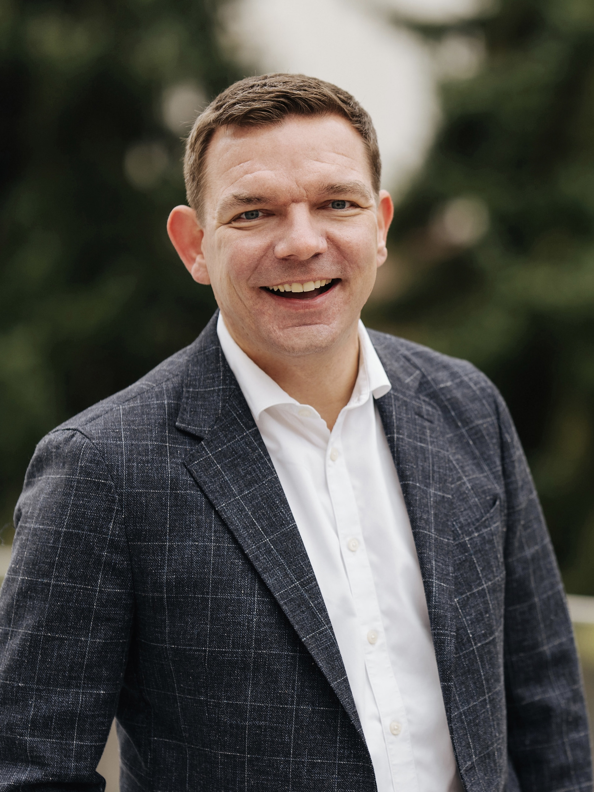 Robert Szilinski, CEO von Esentri ergänzt: „Für Esentri eröffnet der Zusammenschluss neue Entwicklungsperspektiven. <p>Das Bild zeigt Robert Szilinski, CEO von Esentri.<p>