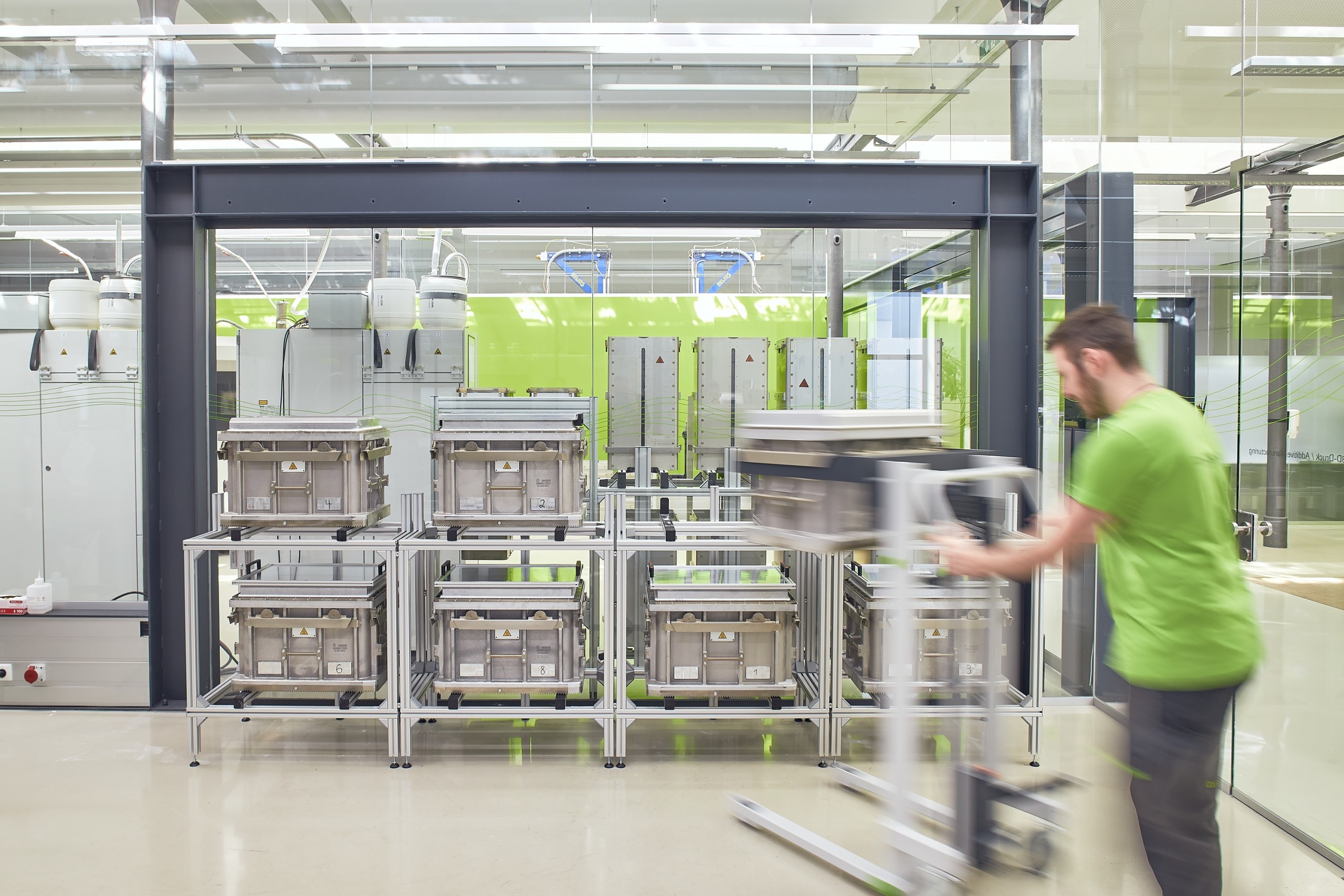 Mit der Investition in das dritte leistungsstarke Laser-Sinter-System EOS P500 und eine zweite Färbeanlage vergrößert 1zu1 die Produktionskapazität im 3D-Druck um ein Drittel.